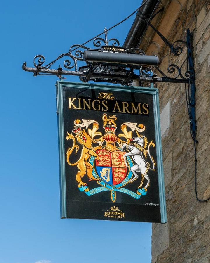 The Kings Arms Hotel Melksham Eksteriør bilde